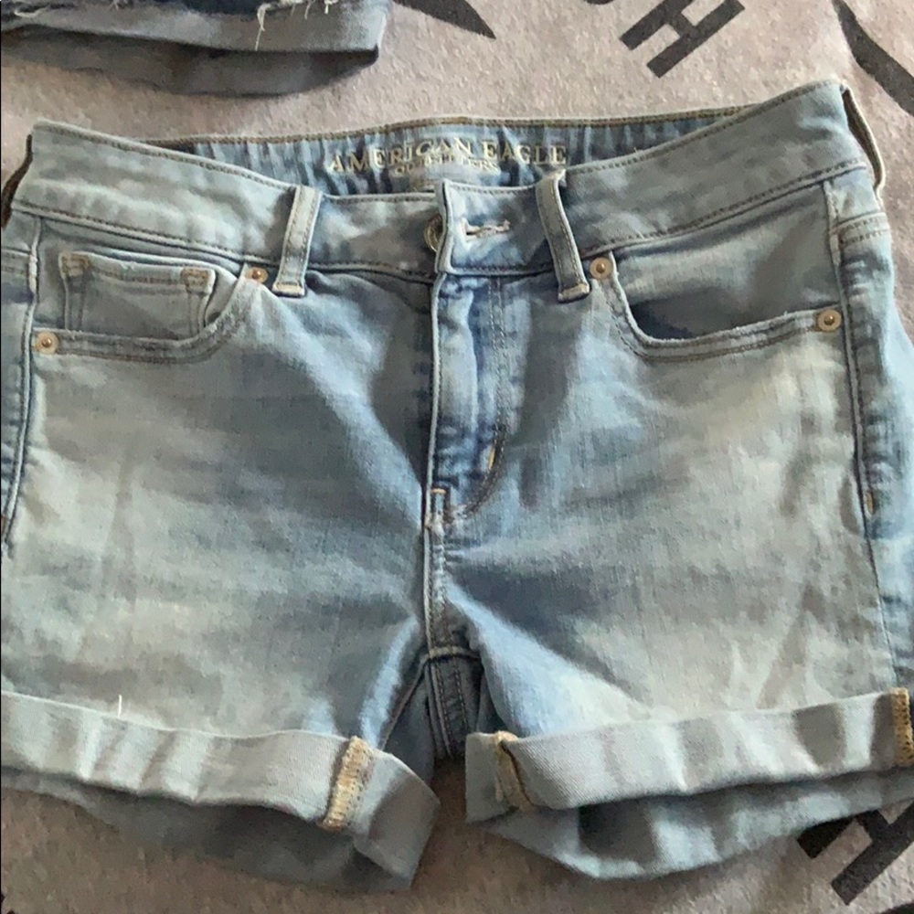 Mid rise american eagle shorts, stretchy material